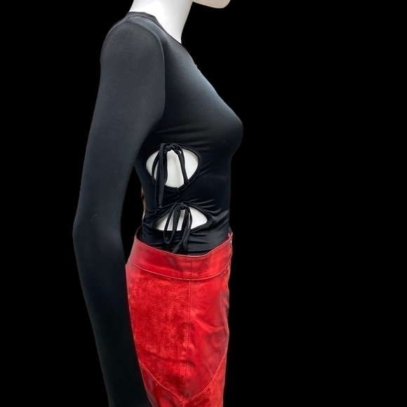 Top Chic Cut-Out Sides Long Sleeve Tee shirt. - Picture 3 of 6